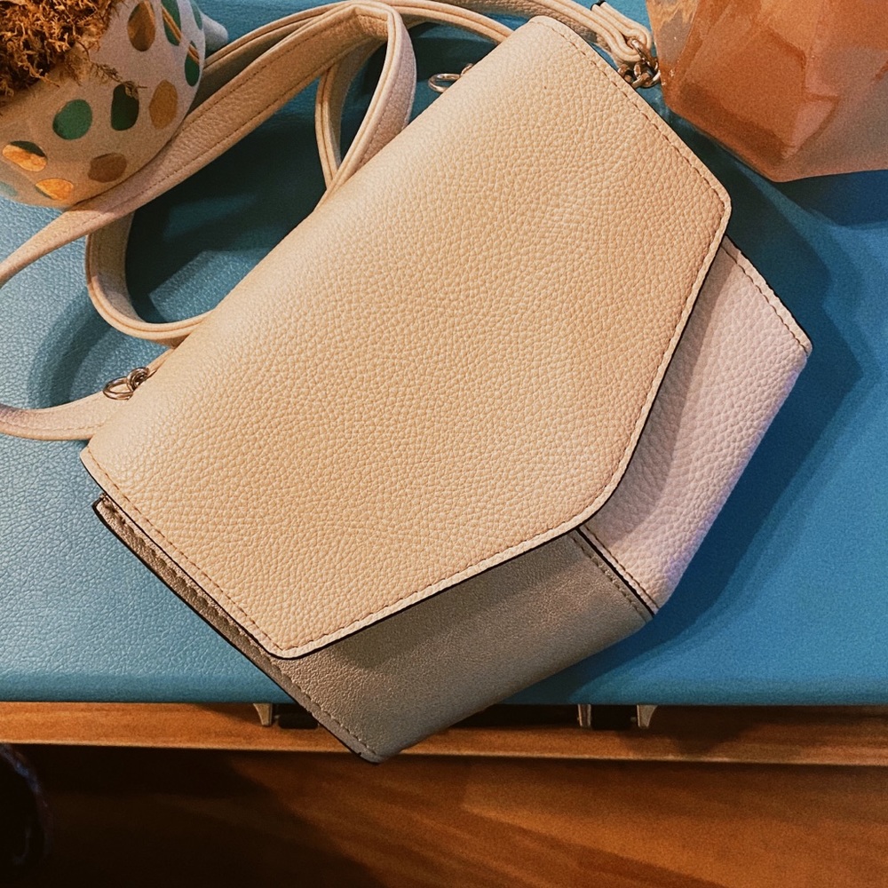 🔥MASSIVE CLEARANCE!💸 5 ITEMS/$40💗 Multi Toned Call It Spring Flap Purse